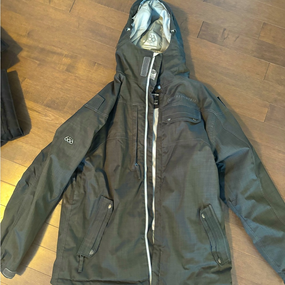 Men’s XL 686 snowboard jacket - excellent condition!